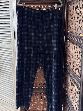 Berkley Jensen Black & Gray Plaid Super Soft Loungewear / Pajama / Sleep Pants.